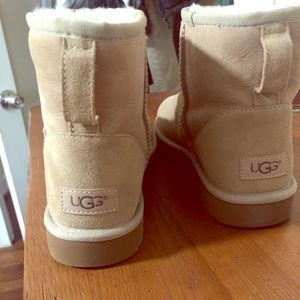 Barely worn ugg boots